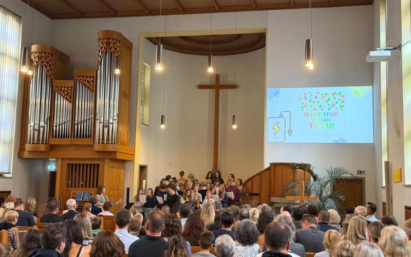 Schüler:innen in der Kirche